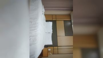 #探花_打响年终最后一炮，网约外围，极品00后，清秀苗条，勐男出屌，润滑油辅助干高潮爽死了