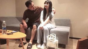 歌厅探花陈先生 莺莺燕燕十几个妹子 一眼挑中刚毕业校花  超近景看水汪汪小穴 颜值最高必看