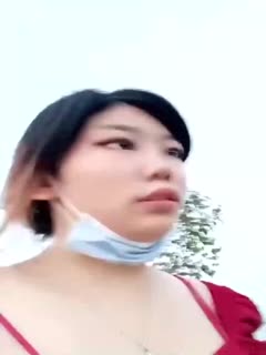 【风骚女友激情户外】全程露脸与小哥激情啪啪口交大鸡巴真空裙子撩起来让小哥爆草抽插射在大屁股上不要错过