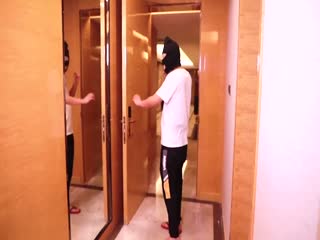 国产AV.偷邻居的内衣被发现？！只好用露出棒棒道歉了！