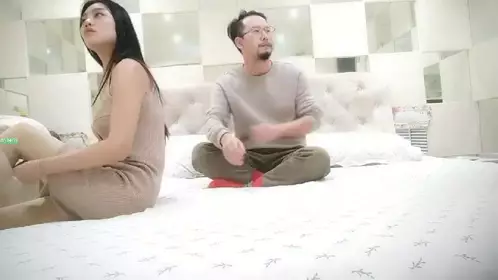 约炮须谨慎 小心成网红【姐妹探花】混乱4P 姐妹俩把上门兄弟伺候高潮 《无修正.偷拍.口