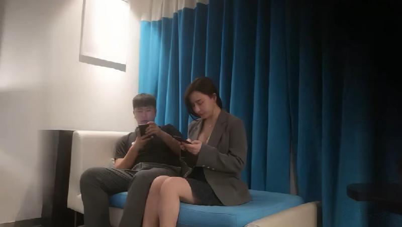 【国内酒店探花】小伙酒店约操身材极品兼职妹子，花式真多难度系数不低把妹子操爽，战后友谊更深一步聊得好开心