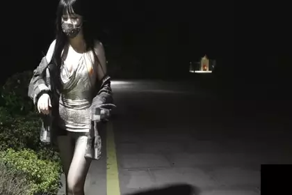 专业盗站新流出❤️领导为了掌控员工上班玩手机在写字楼女厕装监控偷拍黄衣美眉浏览网页被拍了个正着