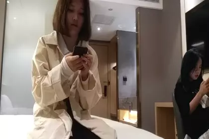 高颜值外围妹子，沙发舔奶调情口交大力猛操高清拍摄