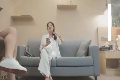 高颜值长发白色西装妹子啪啪，特写口交擡腿侧入骑坐后入大力猛操