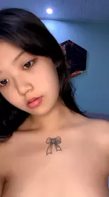 完美炮架子，全程露脸妩媚撩人，极品大奶子风骚翘臀性感热舞极限诱惑，抖奶电臀精彩刺激，骚穴特写不要错过