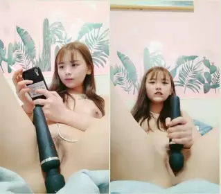 高颜值美,奶头还是粉色的,一线天骚穴毛毛倒是很旺盛