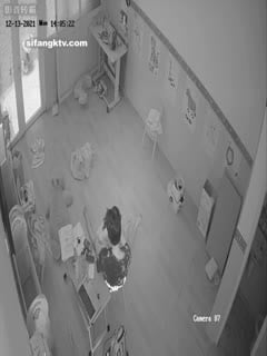 黑客破解家庭摄像头❤️偷拍学生情侣疫情期间居家 整天缠绵5