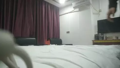 小马寻欢按摩按着按着就开始操逼