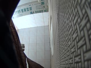 呻吟声很刺激的美乳学院派美女跪在椅子上后入躺在桌子上被猛干肏的像杀猪一样嗷嗷大叫说好粗啊