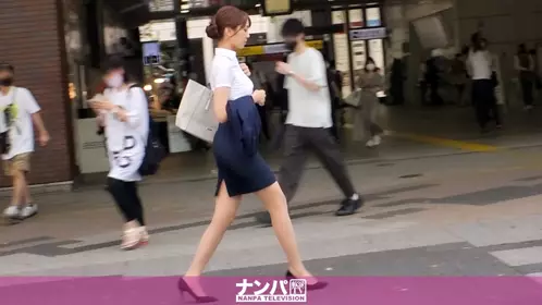 LUXU-1321 已婚女人苗条性感服装出现在AV中 敏感的身体充满了爱的汁液 爱抚的同时摇晃着身体