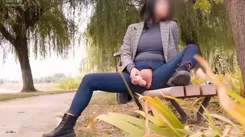 公园野外人前露出自慰成瘾在车上爆操无套内射中出