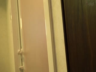 父が出かけて2秒でセックスする母と息子 流田みな実