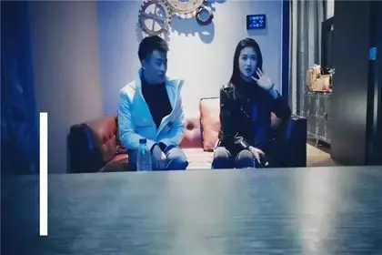 伡震丰满肉肉的居家少妇,壹身白花花的肉肉被干起来乱晃,白嫩美鲍多汁诱人