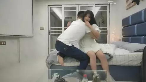 白裙美少女纯纯颜值很心动啊扒掉衣服立马舔吸套弄揉搓呻吟销魂分开美腿扶着鸡巴猛力进出啪啪噗嗤