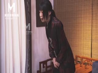 【国产】天美传媒国产原创AV中文字幕TMW07骚穴女长官抽检士兵老二正片