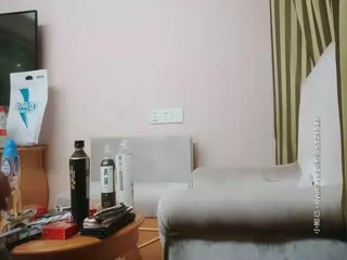 双飞名场面，9分超高颜值混血儿女神和美腿闺蜜一起来，这男猪脚太性福 比活神仙还爽，先干大眼混血女神，再交换着闺蜜干