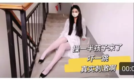 高质量清秀女神 小西服黑丝紧身裹胸性感心动受不了欲望高涨鸡巴硬邦邦亲吻抚摸分开美腿啪啪大力轰击抽插【水印】