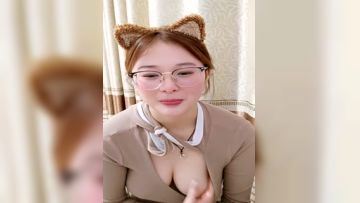 极品甜美眼镜妹！新人下海小尺度！掏出白嫩奶子揉捏，表情很是淫骚，美臀扭来扭去，掰开骚穴