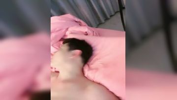 被大哥弄舒服的小骚货，全程露脸给大哥口交深喉真鸡巴骚，让大哥又草又抠高潮不断，揉着骚奶子侧入爆草蹂躏第01集