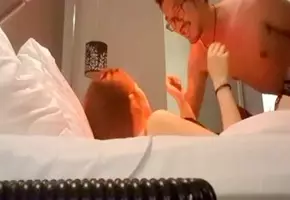 刚新婚的美少妇出轨猴急胡子大叔 胡子扎的妹子淫水直...