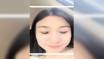 捏着奶子后入不停乱看有没有人，带到车内爆草射她嘴里的!