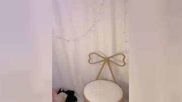 纯爱小猫全程露脸大秀陪狼友发骚，小小的身材大大的力量，双道具蹂躏骚穴，高潮冒白浆，精彩又刺激不要错过第04集