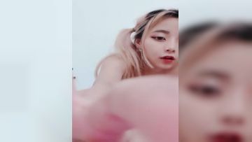 #直播 粉色头发越南卡哇伊大奶萌妹激情啪啪