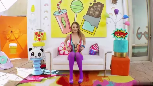 大长腿妹子Kyler.Quinn玩的真是越来越给力，在这样的地方用这幺大的肉棒开发屁眼啪啪抽插真刺激啊