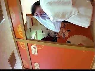 温泉洗浴酒店女宾换衣室内部真实曝光 各种白花花的靓丽胴体亮瞎眼球视觉盛宴