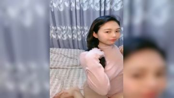 甜美酒窝极品小姐姐！一对豪乳超性感！撩起衣服露奶子。