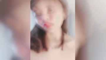 逼毛浓厚的饥渴少妇全程露脸陪狼友发骚。