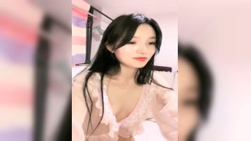 气质苗条美女！新人刚下海！贫乳黑丝大长腿，脱掉内裤多骚穴，近距离特写，揉搓阴蒂，极度诱惑第02集