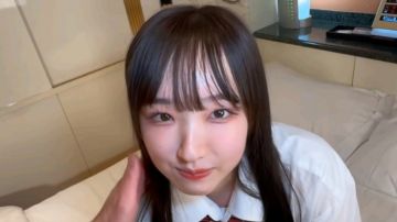 帅哥撩了位高质量的高挑模特儿 带回家玩弄 妹子相甜美，身体却很敏感 进入的时候捂嘴大叫 女上位骑乘 搞得跟跟破处似的，下面肯定很紧