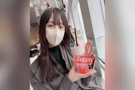 FC2-3591494FC2-3591494 我现在 19 岁！ ☆ 连续两次现场射精给一个可爱的