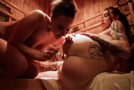 EVEL.24.09.02 两位瑰蜜，摆出她们张开的屁股姿势，...