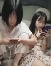 一男两女在车里呆了三个小时，他们都做了些什幺？