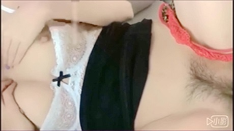 颜值高腰细胸大的模特女神思瑞最新系列--一个人在家...