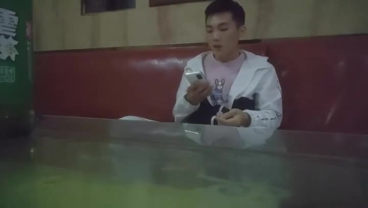 【零零后杀手】歌厅探花，花臂纹身骚御姐，唱唱歌骑在身上各种摸，擡起双腿沙发上爆操