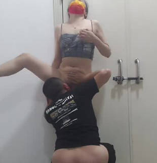 约炮饥渴厨师楼梯做爱-小艾