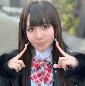 FC2PPV-4667332 与19岁女性的青梅竹马的秘密约会