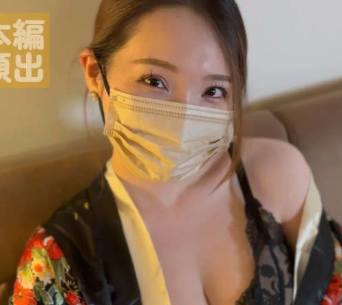 FC2PPV-4668098 和一名写真模特在温泉地点偷偷拍摄