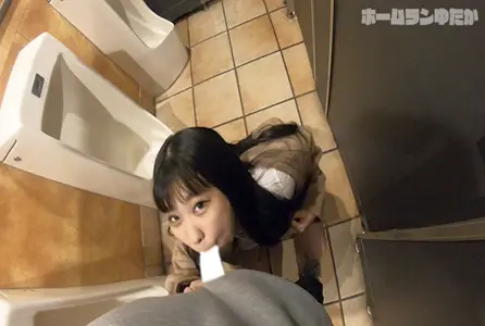 FC2-1751436FC2-1751436 厕所限定曝光&做爱。在厕所口交时，进来一位男顾客，惊