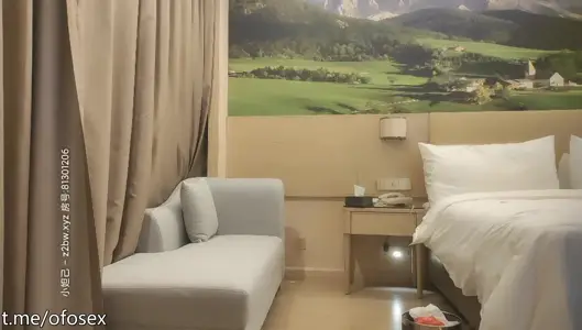 【#壹屌寻花】初恋女神来袭，甜美校园风，温柔苗条娇嫩00后，品质保证人气爆棚