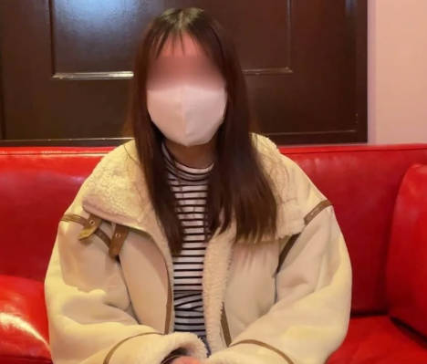 FC2PPV-4616235 经验不多的大专学生