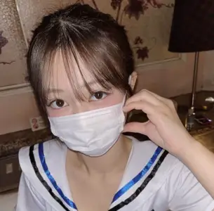 FC2PPV-4610250 刚毕业的偶像级零六年女孩