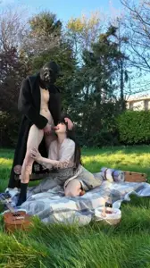 小姐森林野餐篇2自慰到一半神秘男子强行交配疯狂打桩