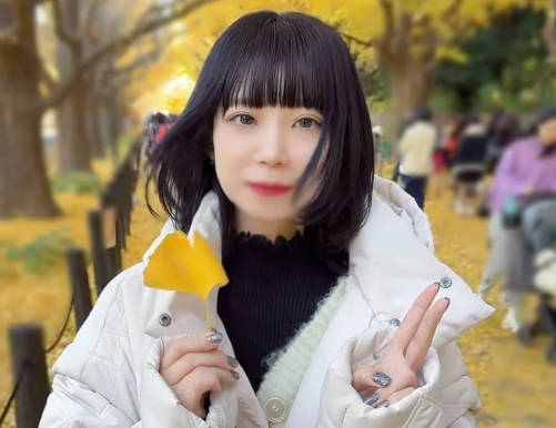 FC2PPV-4603370 一名刚刚毕业的22岁美甲师