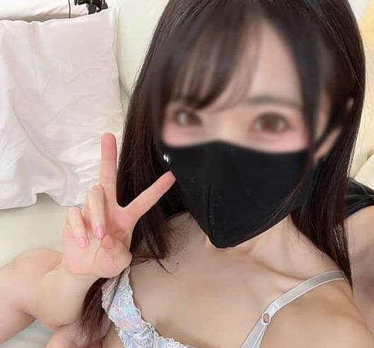 FC2PPV-4594529 深深的法式热吻