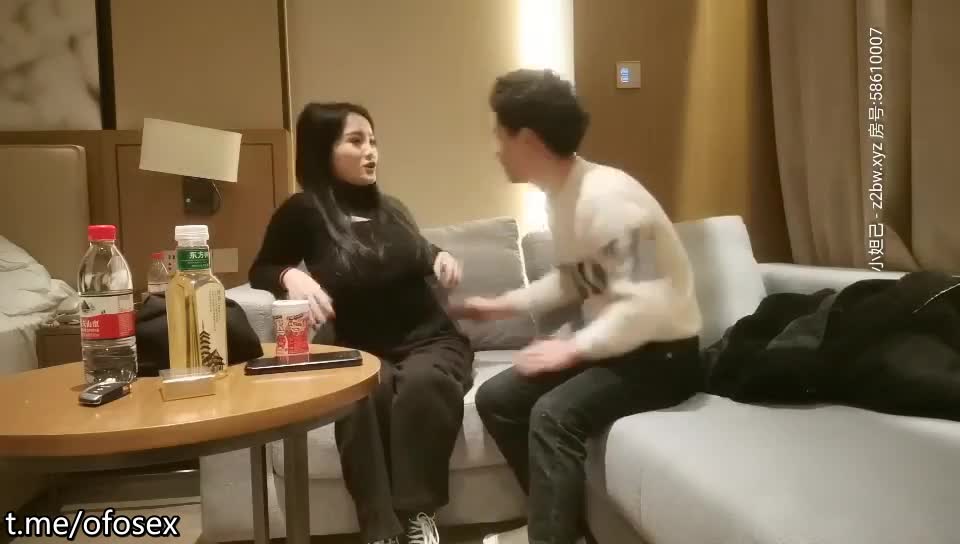 高价网约大奶妹，角度完美插入细节清晰可见，风骚淫荡享受猛男暴插